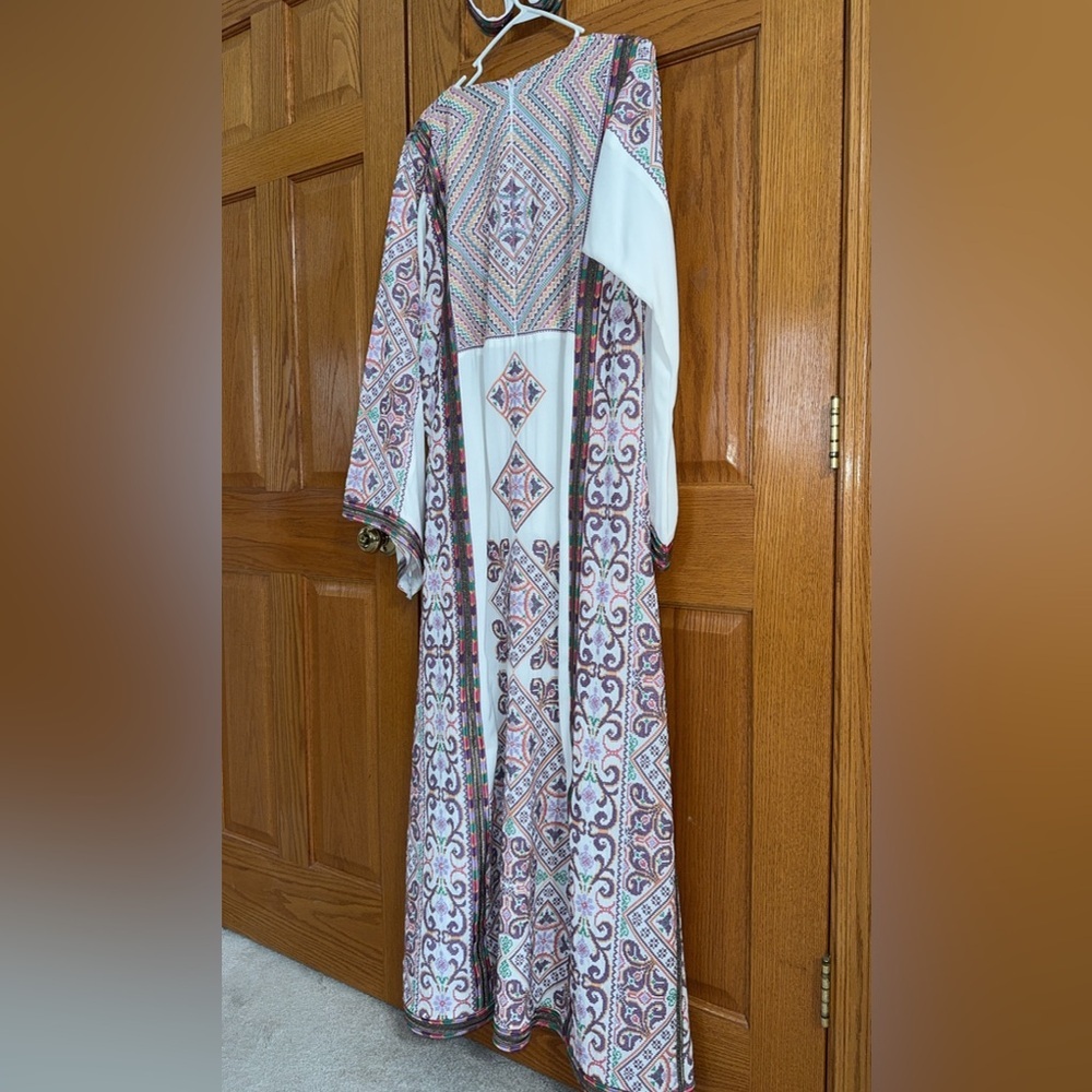 Palestinian Thobe White Purple Lilac Plus Size 5 / 2X Embroidered Formal Gown - Picture 11 of 16
